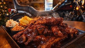 1kg suitsutatud ja grillitud liha Bad Habits restoranis