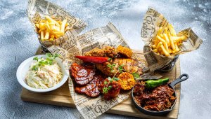 BabyBack Ribs & BBQ rikkalik lihavalik kahele koos veini või mahlaga