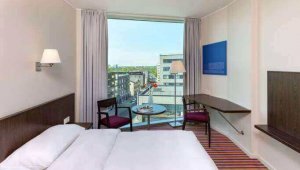 Majutus hommikusöögi, pitsa ning spaakeskuse külastusega hotellis Park Inn by Radisson Meriton Conference & Spa Hotel Tallinn