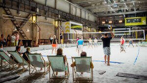 Unikāla sporta pieredze uz mīkstām pludmales smiltīm Tears Beach Tallinna iekštelpu pludmales hallē