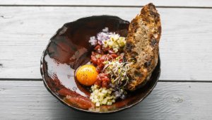 Тристороння вечеря для двох у портовому ресторані Wirkes