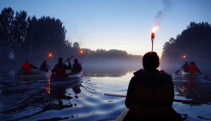 Öine tõrvikutega kanuumatk Emajõel