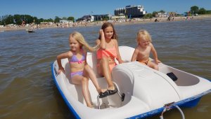 Veselatviešu brauciens Pērnavas pludmalē no Surf Center