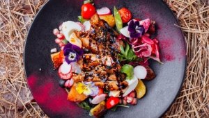 3-курсовий вечірній обід на двох з пляшкою вина в ресторані 7Ürti