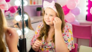 Lustakas ja õpetlik tüdrukute meigihommik