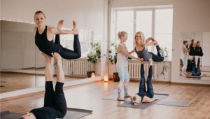 Laisvai pasirinkta jogos pamoka iš Aurora Yoga Studio