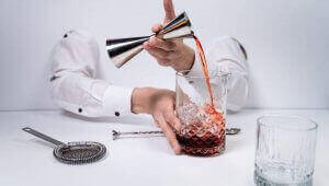 Underhållande cocktailutbildning för sällskap